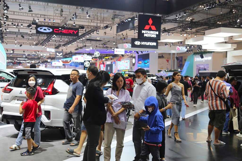 Pameran otomotif GIIAS 2023 bukan hanya menyajikan teknologi otomotif, namun juga hiburan untuk pengunjung yang datang ke sini. SE