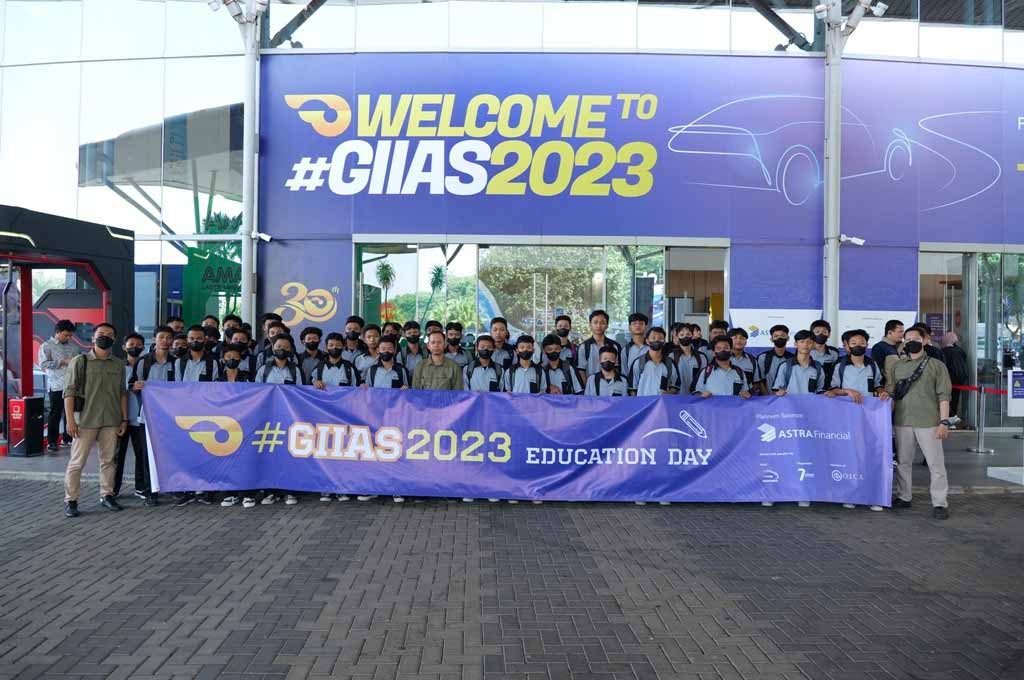 Education Day di GIIAS 2023 jadi momentum buat para pelajar untuk belajar lebih dalam tentang otomotif dan industrinya. SE