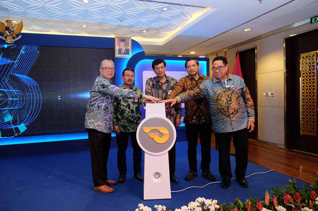 GIIAS Surabaya resmi dibuka oleh Dirjen ILMATE didampingi pejabat daerah dan Ketua GAIKINDO. SE