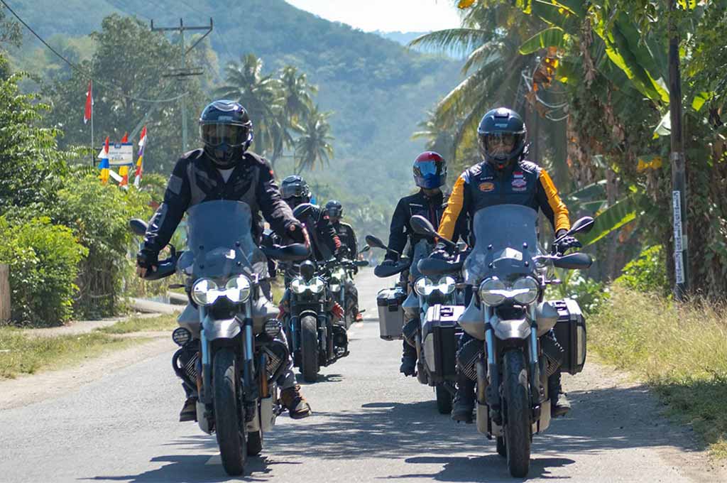 Komunitas Moto Guzzi, The Clan Indonesia menyusuri Pulau Flores, Nusa Tenggara Timur selama 5 hari. TCI