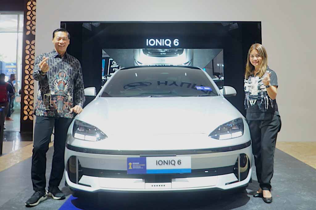 Ioniq 6 jadi salah satu bintang mobil listrik Hyundai di GIIAS Surabaya. HMID
