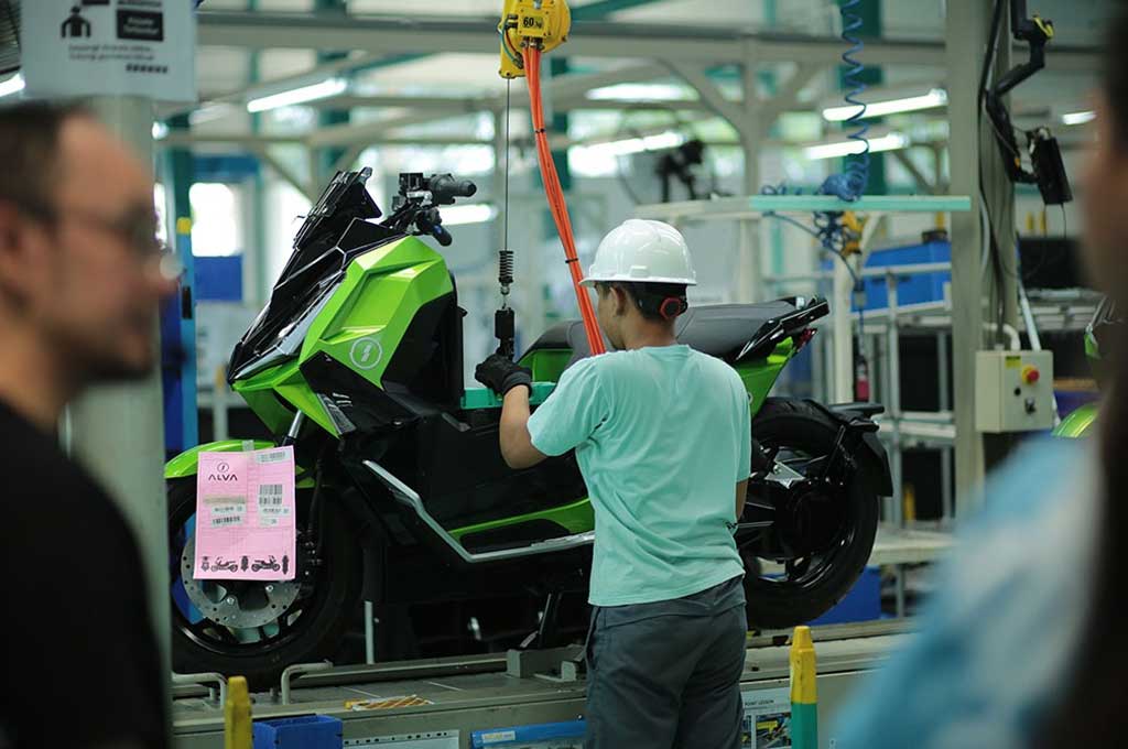 Pabrik Alva di Cikarang diklaim telah menerapkan standar pabrik kendaraan 4.0 dengan teknologi tinggi. Alva