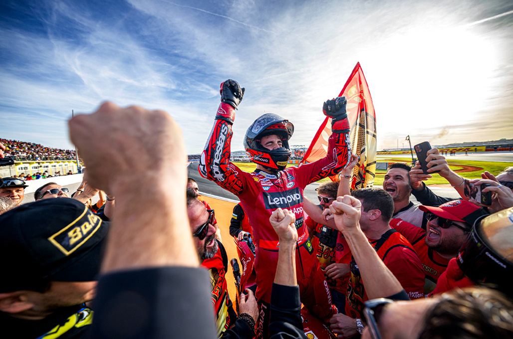 Ducati mampu memenangkan gelar Juara Dunia Pembalap dan Konstruktor di MotoGP dan WorldSBK, selama dua musim berturut-turut - Ducati