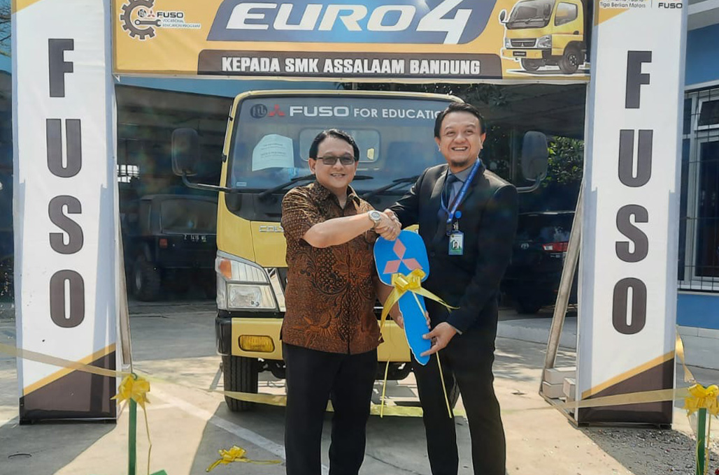 Kontribusi Fuso Canter Euro 4 untuk menunjang kualitas pendidikan Sekolah Menengah Kejuruan - Fuso