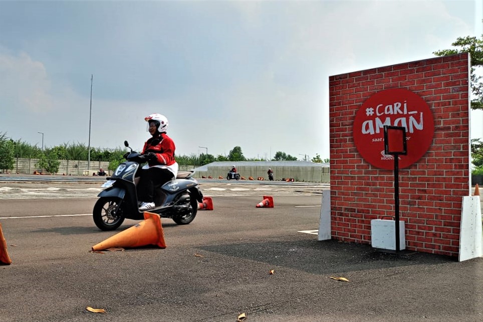 Edukasi safety riding AHM matangkan peran perempuan dalam keselamatan di jalan - AHM 