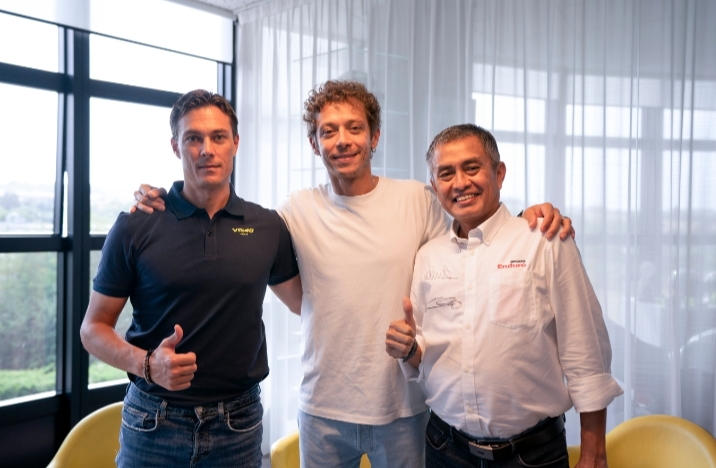 Direktur Utama PT Pertamina Lubricants dan Valentino Rossi sepakat turun di ajang MotoGP dengan Pertamina Enduro VR46 MotoGP Team - PTPL 