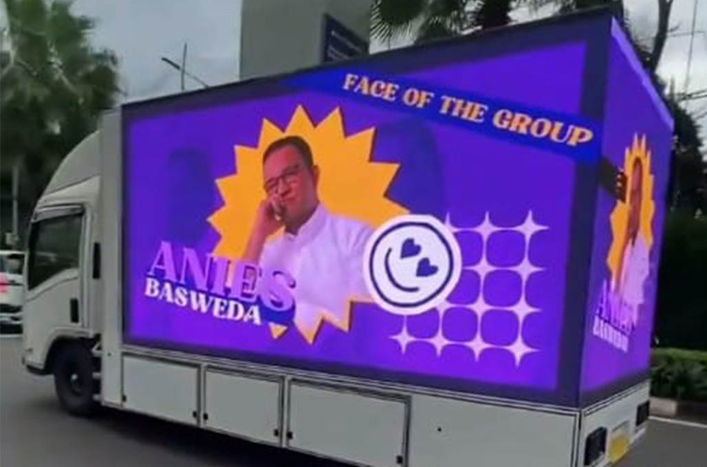 Inisiatif masyarakat menampilkan profil AMIN menggunakan LED Truck keliling Jakarta - Instagram