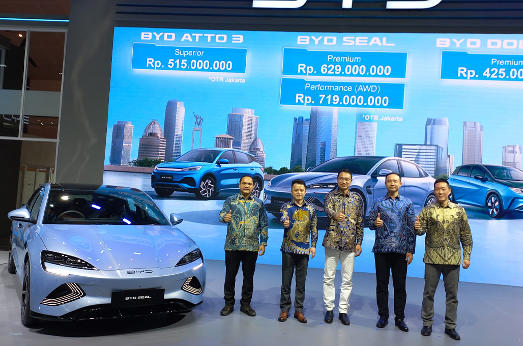 BYD mengumumkan harga resmi tiga line up nya di pameran otomotif IIMS 2024 - AG