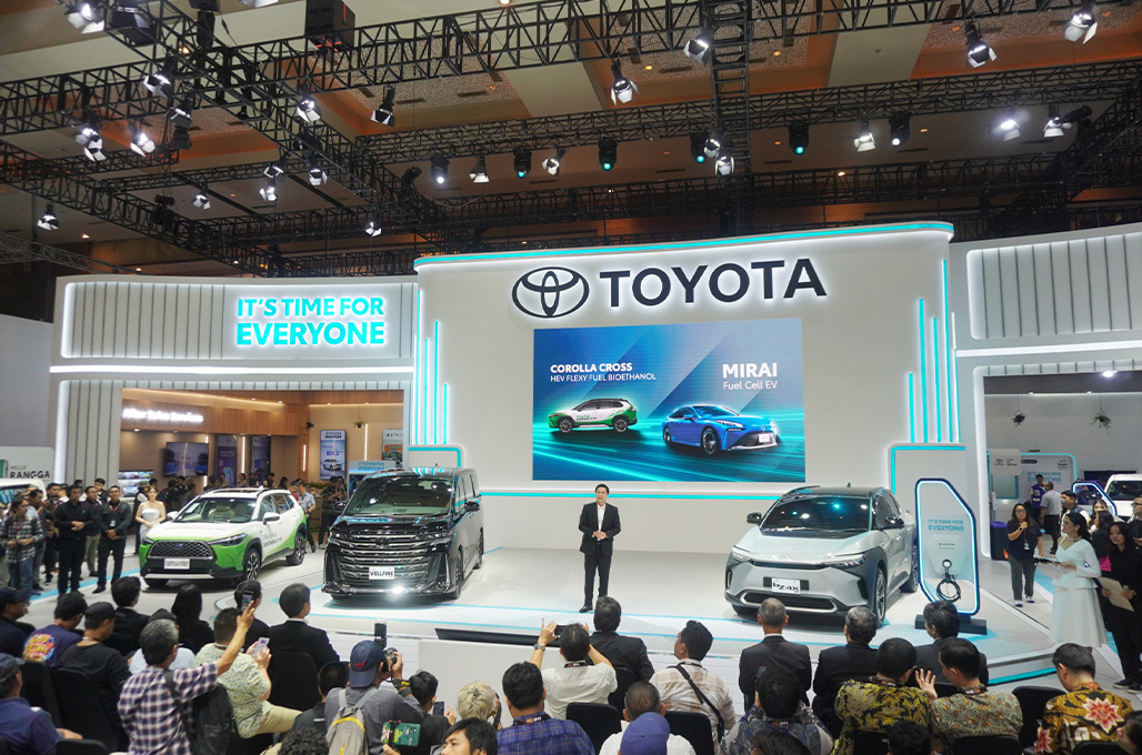 Kendaraan elektrifikasi Toyota menjadi magnet pengunjung IIMS 2024