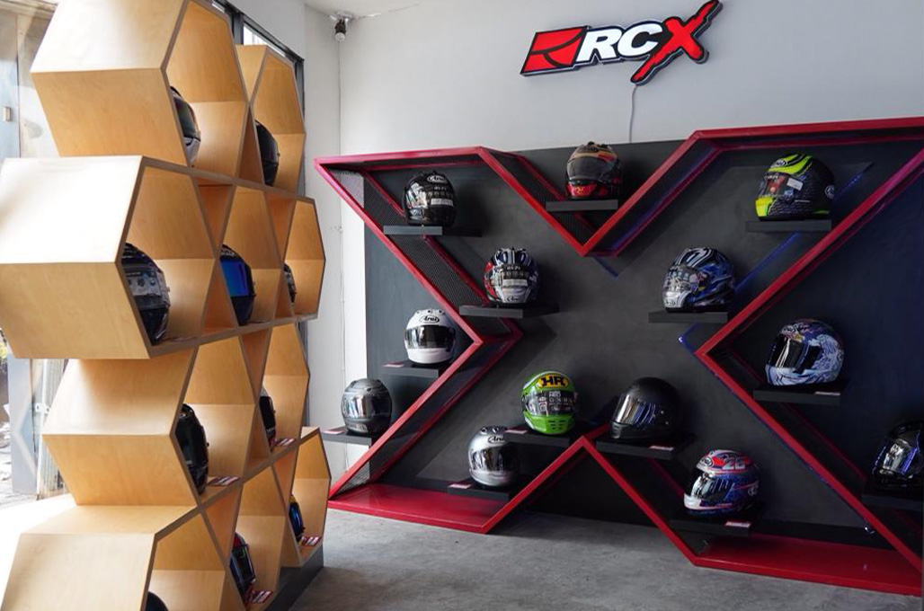RCX Motogarage menjual apparel premium seken yang kini buka di Bandung - RCX Motogarage 