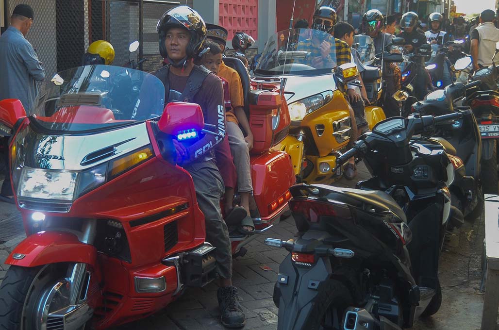 Kolaborasi tujuh komunitas motor, gelar silaturahmi lewat kegiatan sosial - LA 32 Riders 