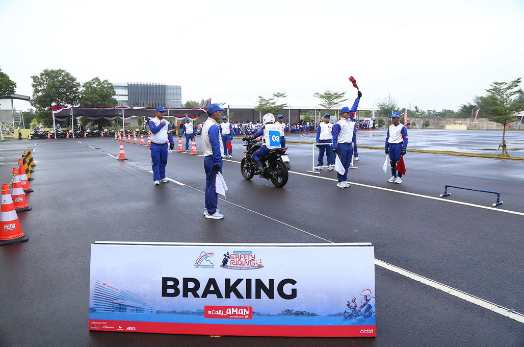 AHSRIC ke-15 Jadi Ajang Kalibrasi Kompetensi Instruktur Safety Riding Honda - AHM