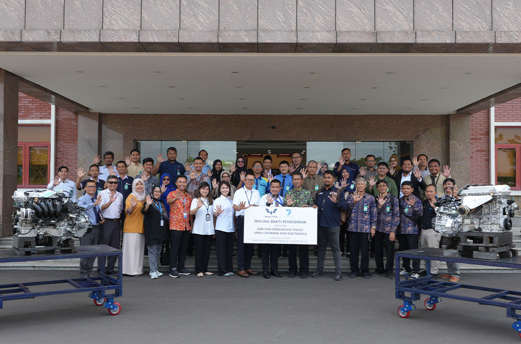 Bakti Pendidikan dan 7 Tahun Wuling, 50 SMK dan Perguruan Tinggi di Cikarang Diganjar Ratusan Unit Mesin 