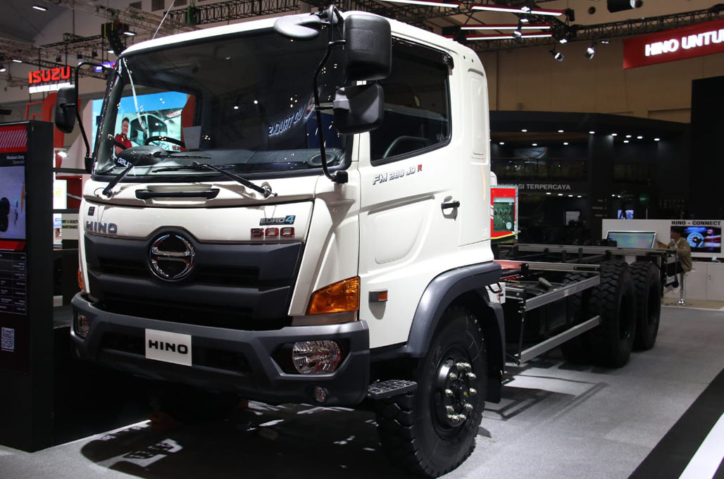 Longok Peluru Baru Hino, FM 280 JD Retarder dan 300 Series 136 HDL 6x2