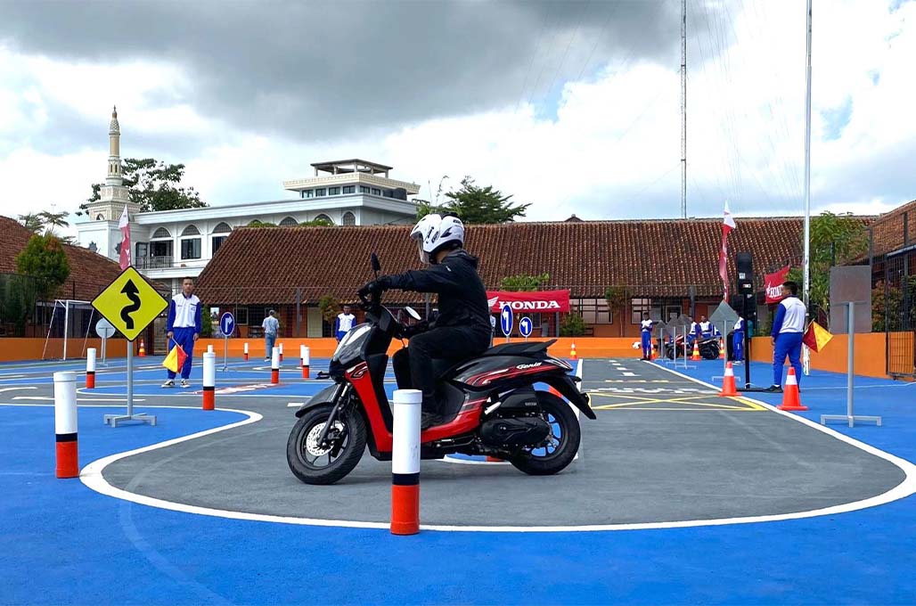 Pelajar Dilatih Jadi Duta Keselamatan Berkendara Lewat Safety Riding Fomo