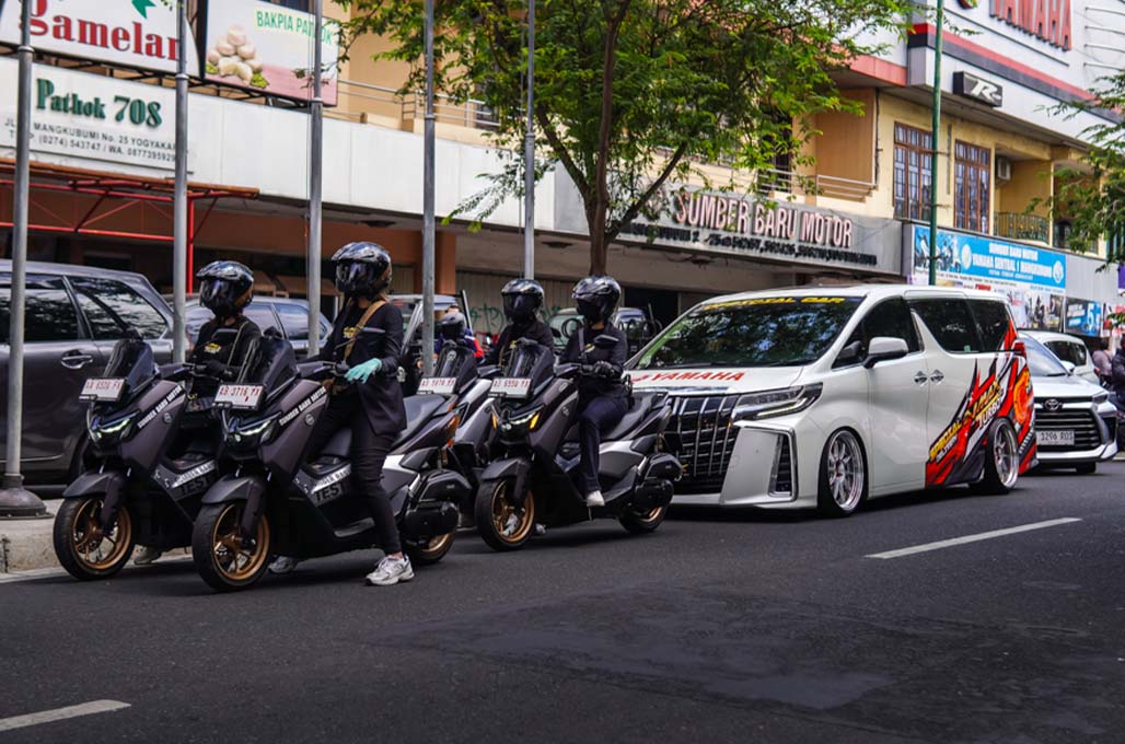 Manjakan Pembeli, Yamaha Antar Nmax Turbo Pakai Mobil Mewah