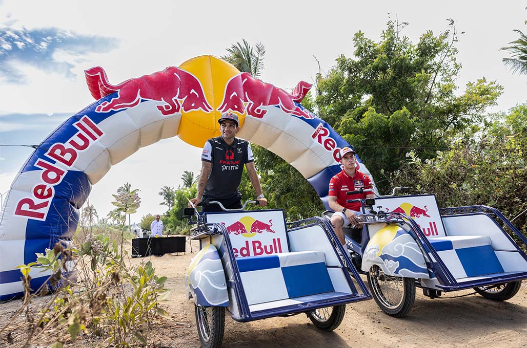 Seseruan Mandalika, Pembalap MotoGP Adu Balap Becak Motor!