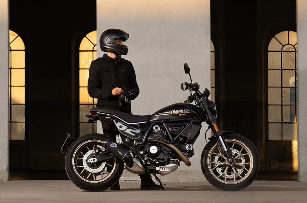 Ducati Scrambler Icon Dark dan Full Throttle Tampil Lebih Berkarakter