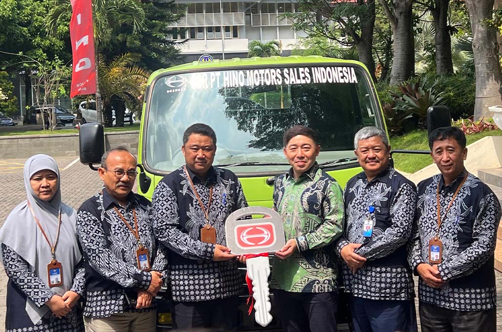 Truk Hino 300 Dukung Pengembangan Pendidikan Teknik Otomotif UNY