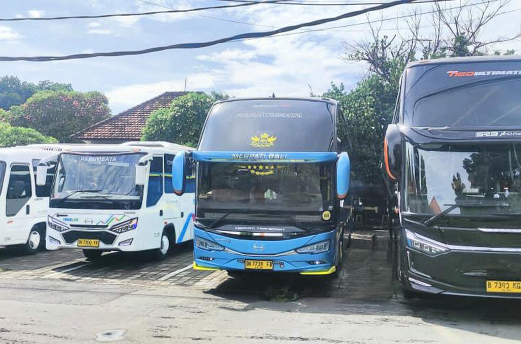 Sambil Gathering, Hino Rilis Bus GB 150 L AT dan RM 280 ABS di Bali