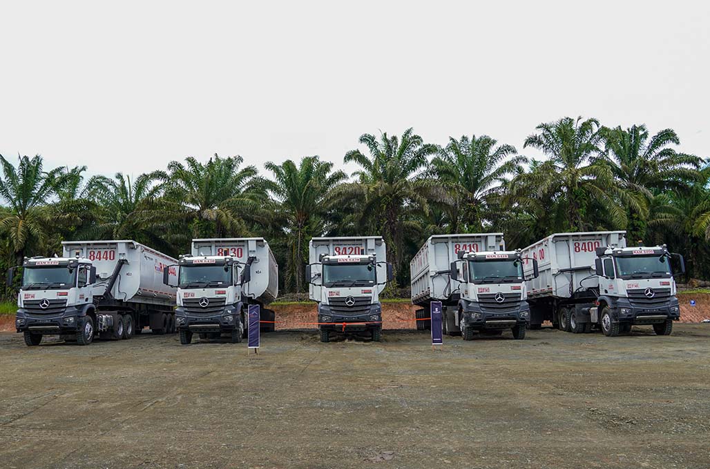 Lima Mercedes-Benz Actros 4048 S Siap Dukung Sektor Hauling Tambang