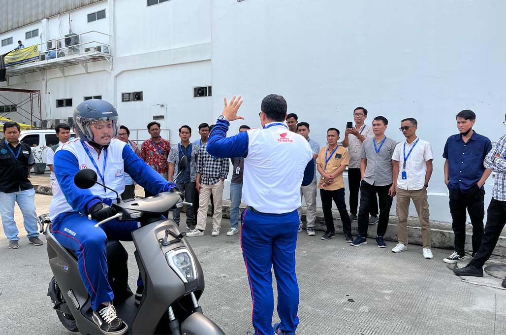 Bukan Cuma Jualan, AHM Juga Beri Edukasi Aman Berkendara Motor Listrik