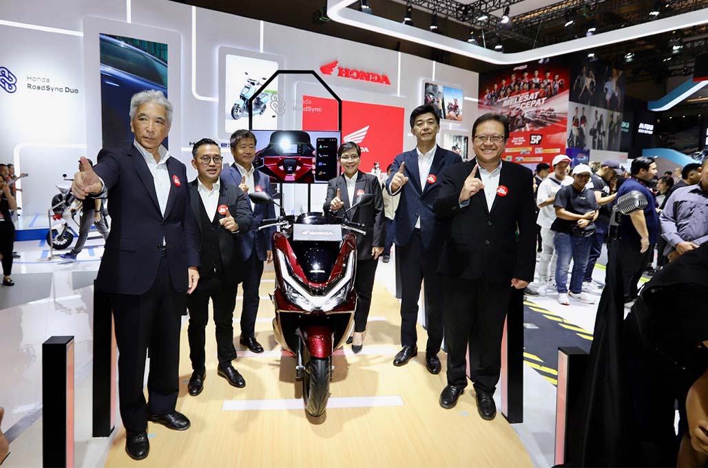 Honda PCX 160 RoadSync Tampil Menggoda Pengunjung IIMS