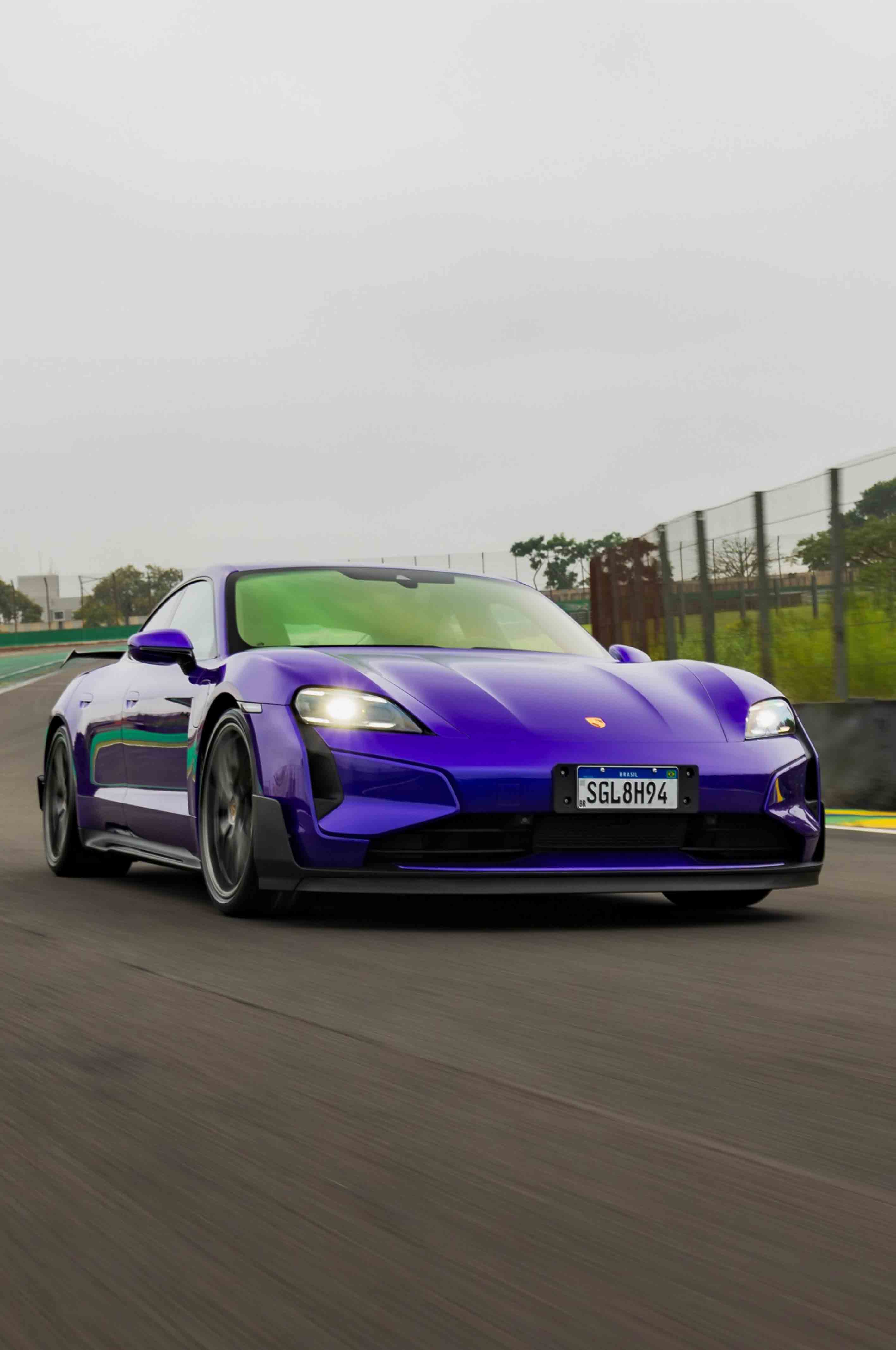 Taycan Turbo GT Unjuk Gigi Digeber di Sirkuit Interlagos Brasil