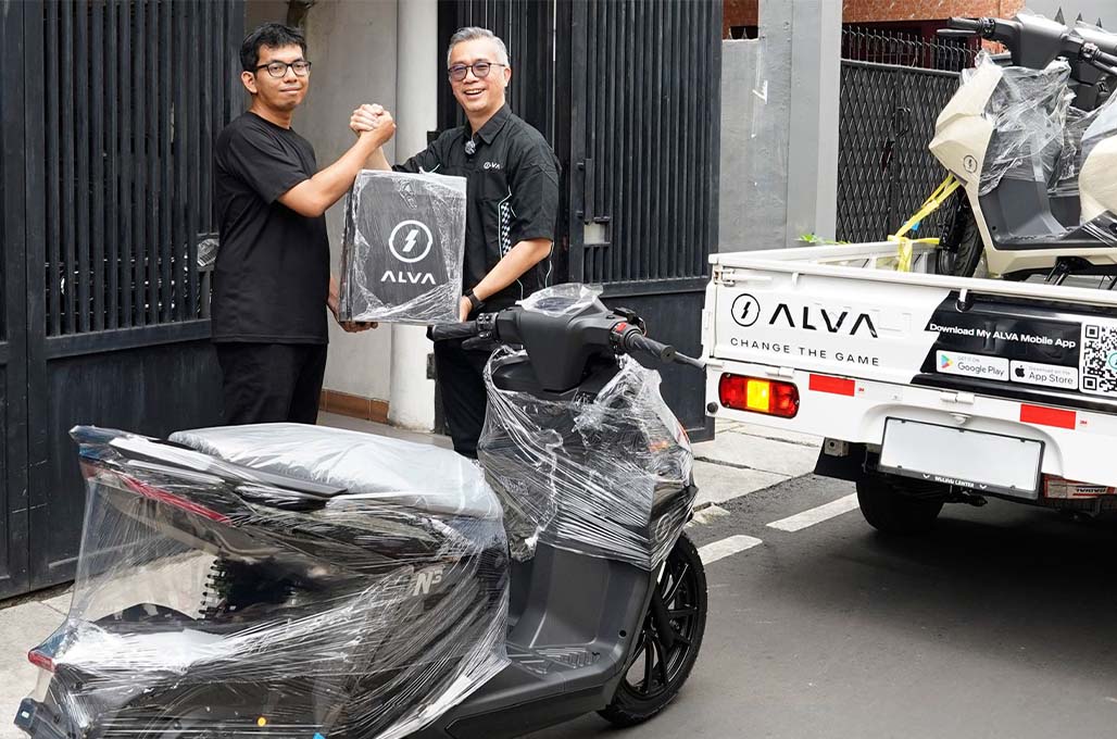 CEO Alva antar langsung motor ke pembeli