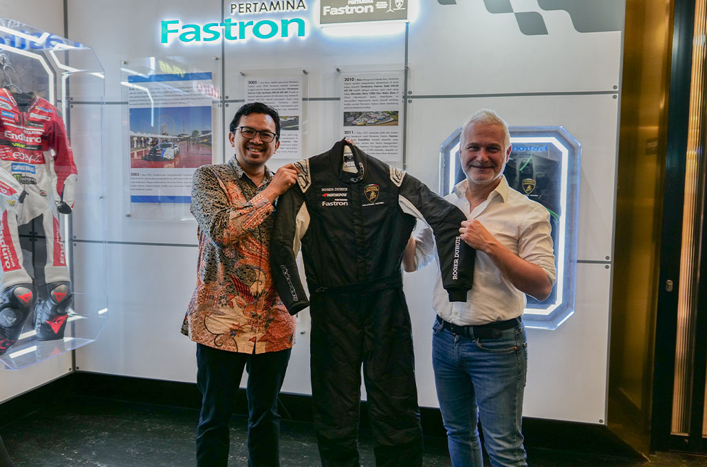 Pertamina Lubricants Dapat Racing Suit dari Lamborghini Squadra Corse