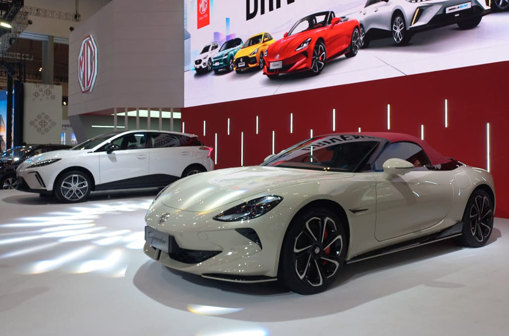 MG Motor Indonesia Hadirkan MG4 EV Max dan Kelir Baru Cyberster di GIIAS 2025