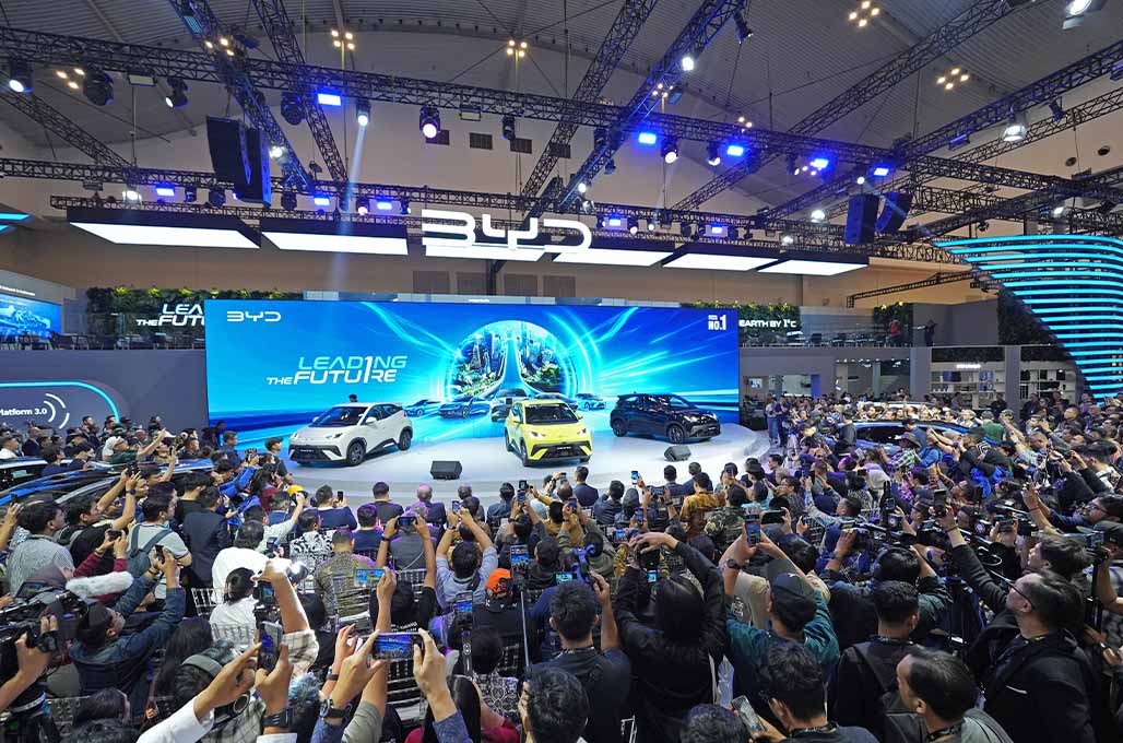BYD Luncurkan Atto 1 dan Segarkan Dolphin di Pameran GIIAS 2025