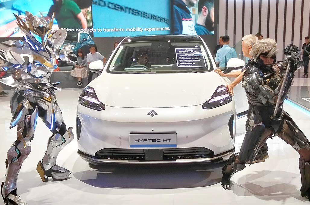 Interior Hyptec HT Setara Kabin Kelas Satu, Terinspirasi oleh Hal Ini!