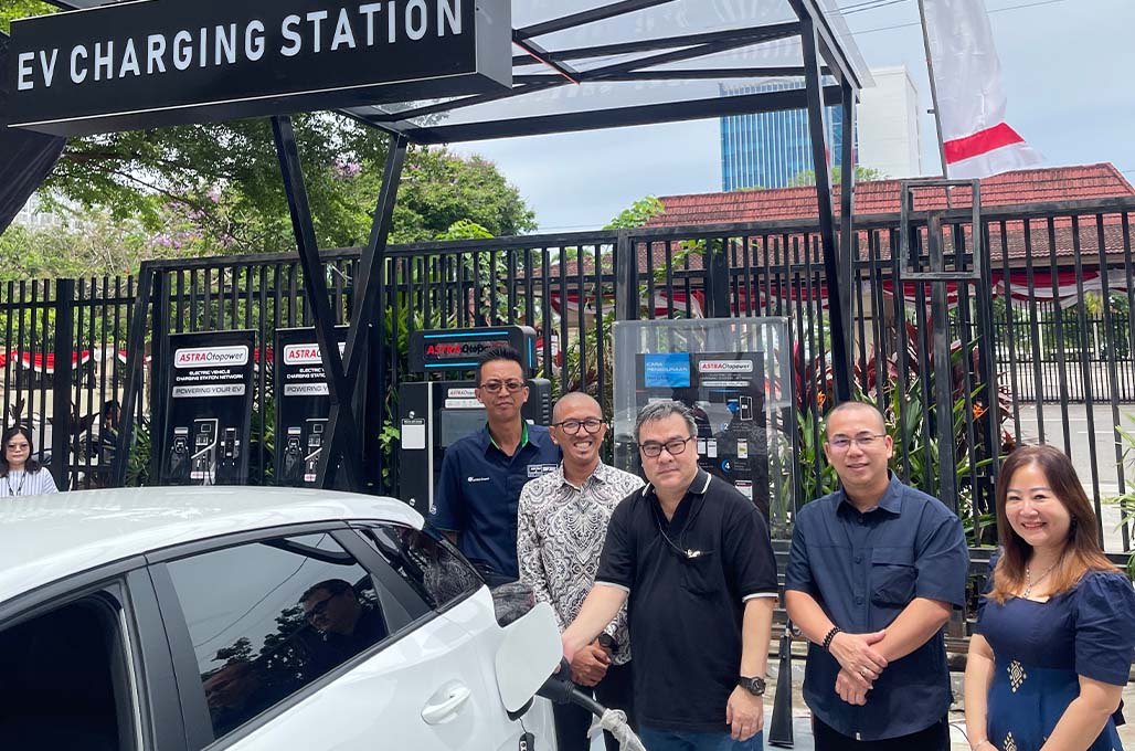 Astra Otopower Bikin Charging Station Baru di Kota Pempek