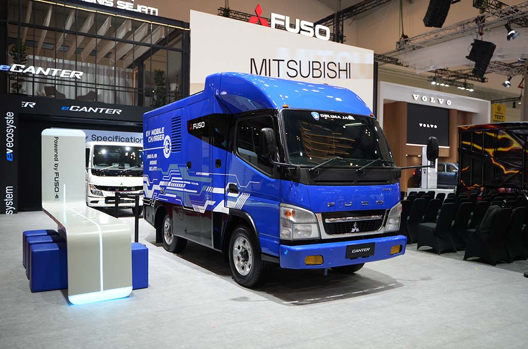 Fuso 55 Tahun di Indonesia, Ajak Pelesiran Pembeli Canter dan Fighter-X