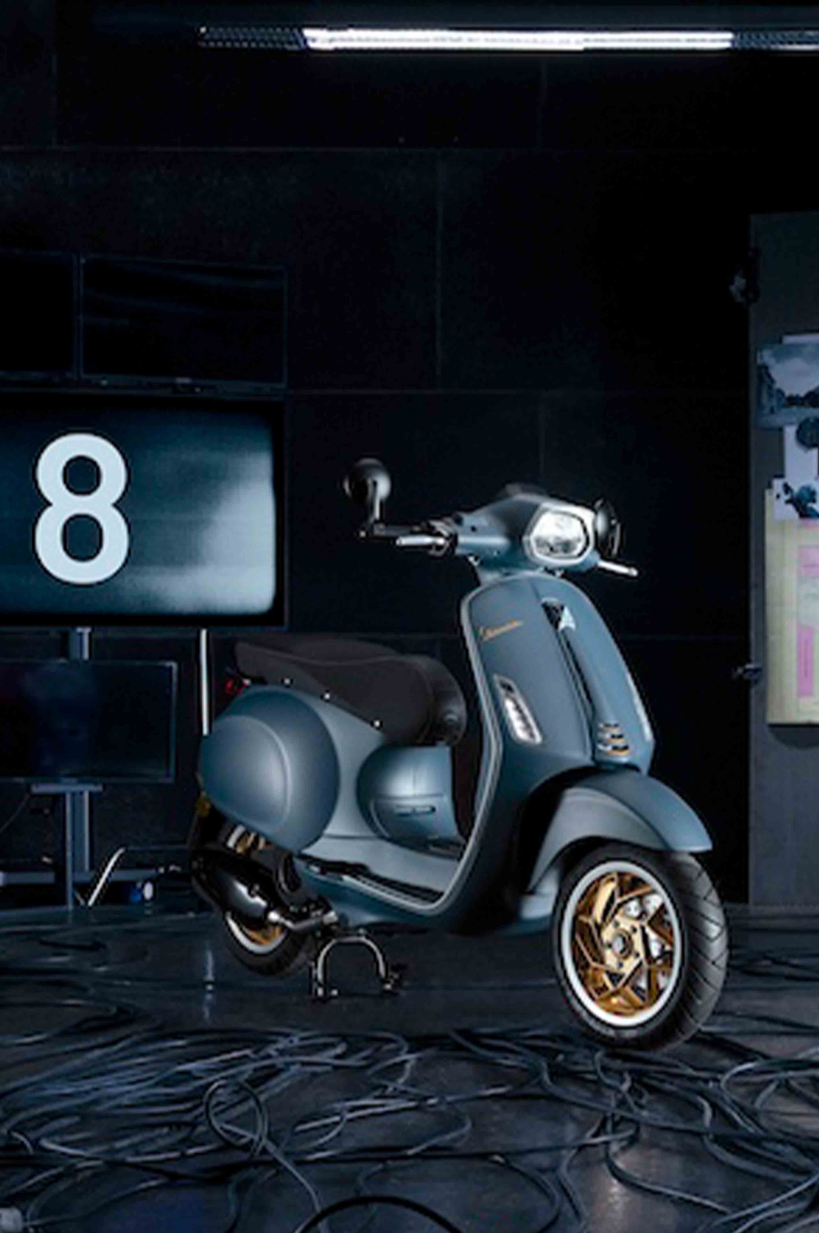 Vespa Officina 8 Hadir pada Model Ikonik Sprint dan GTV