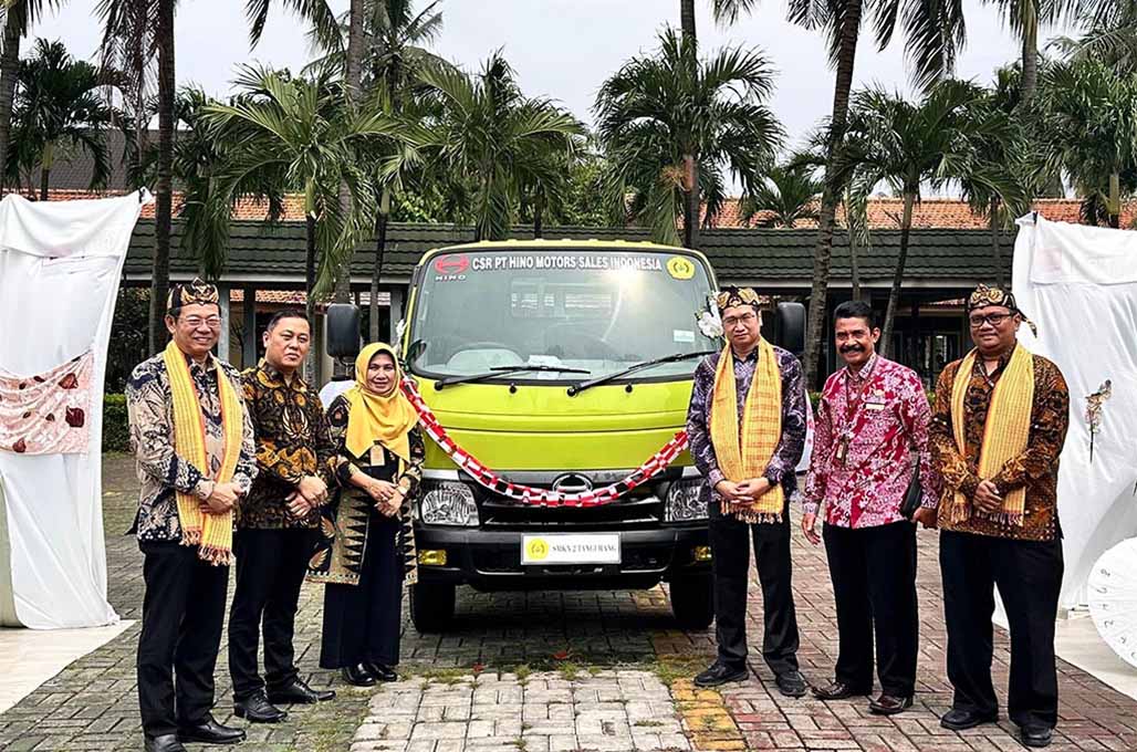 Hino Bantu Siswa SMK untuk 'Melek' Teknologi Truk