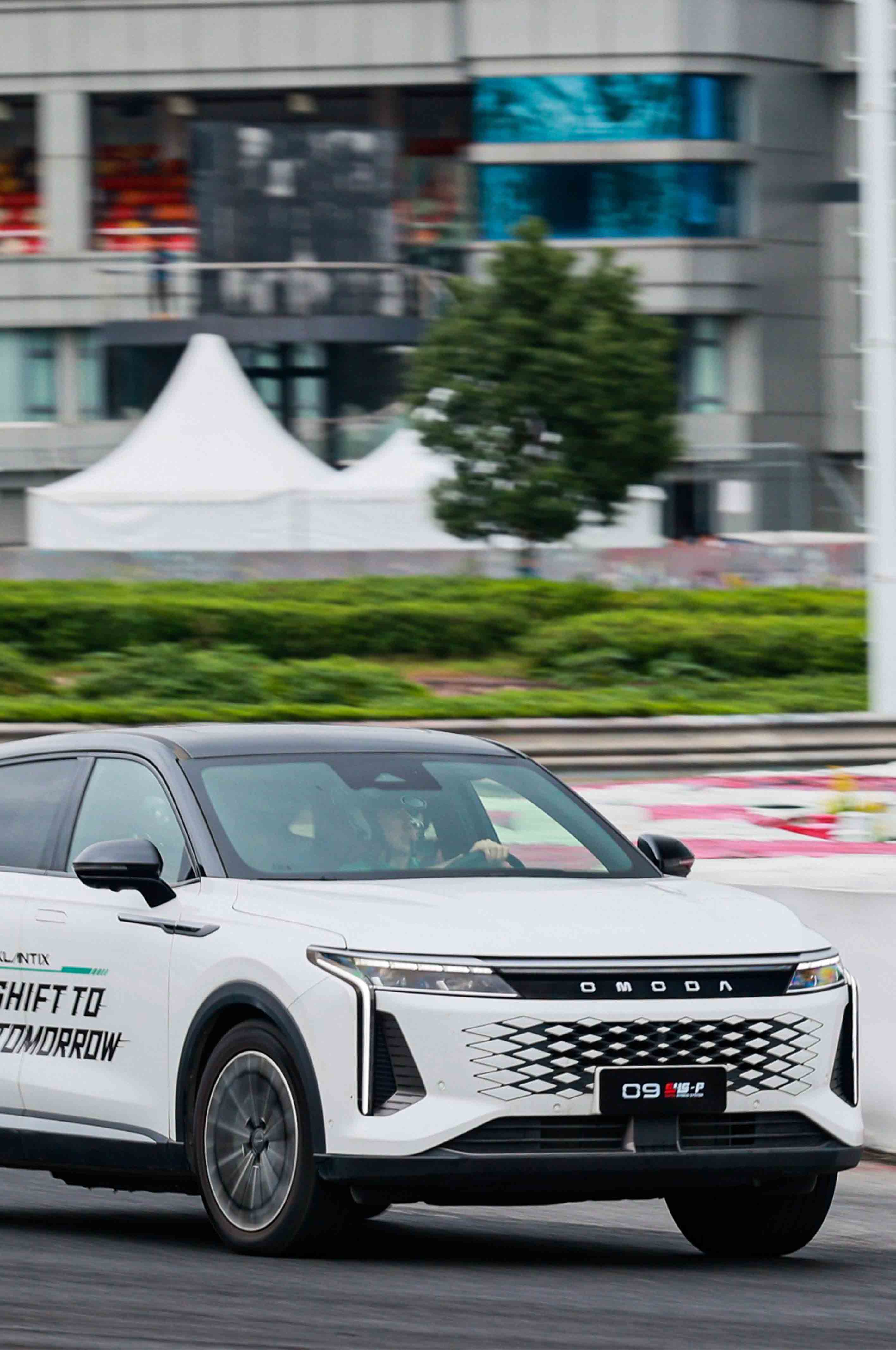 Omoda 09 SHS Unjuk Teknologi Quad Motor AWD PHEV, Bakal Hadir di Indonesia?