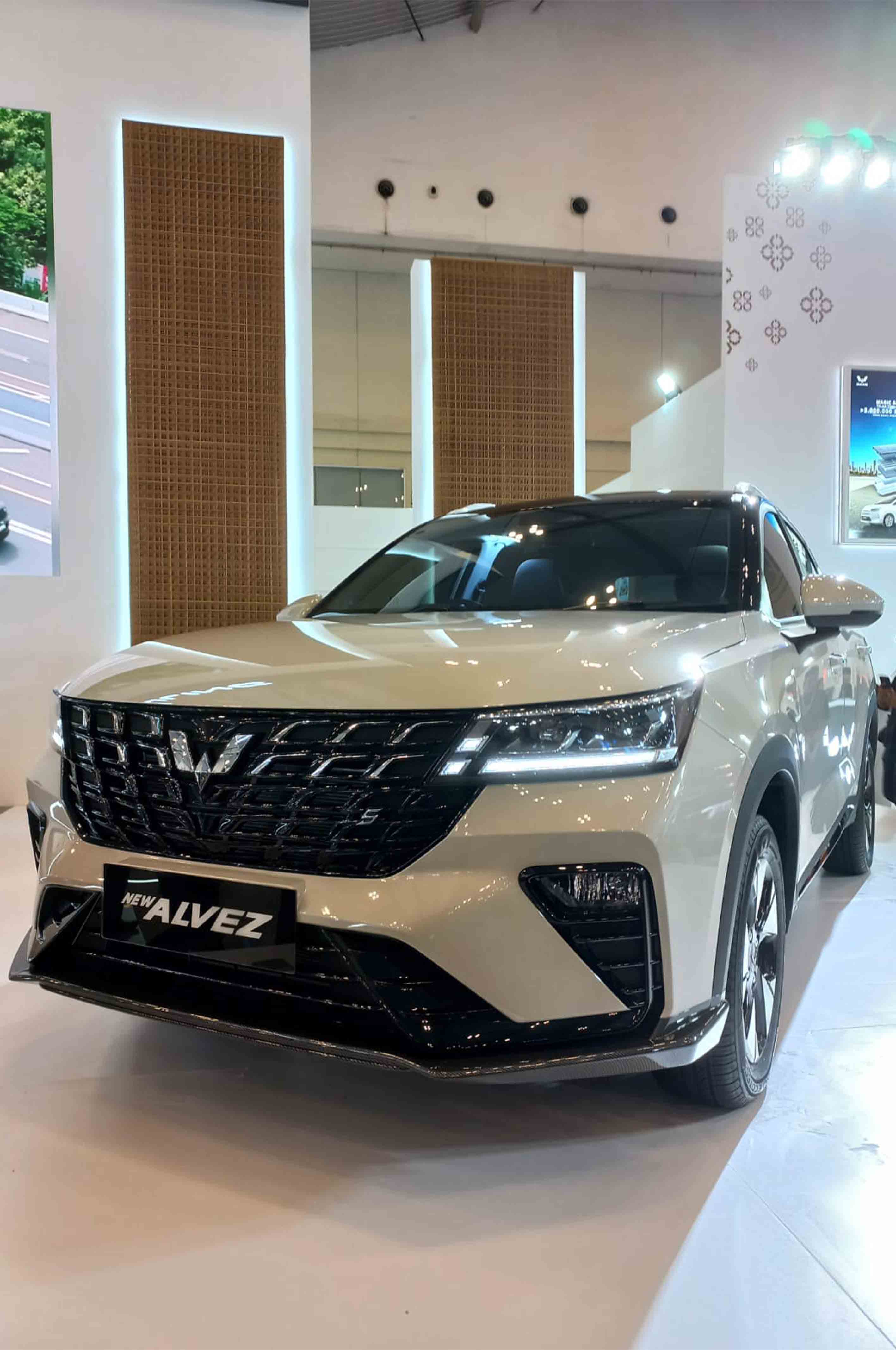 Wuling New Alvez Meluncur di Ajang GAIKINDO Jakarta Auto Week 2025