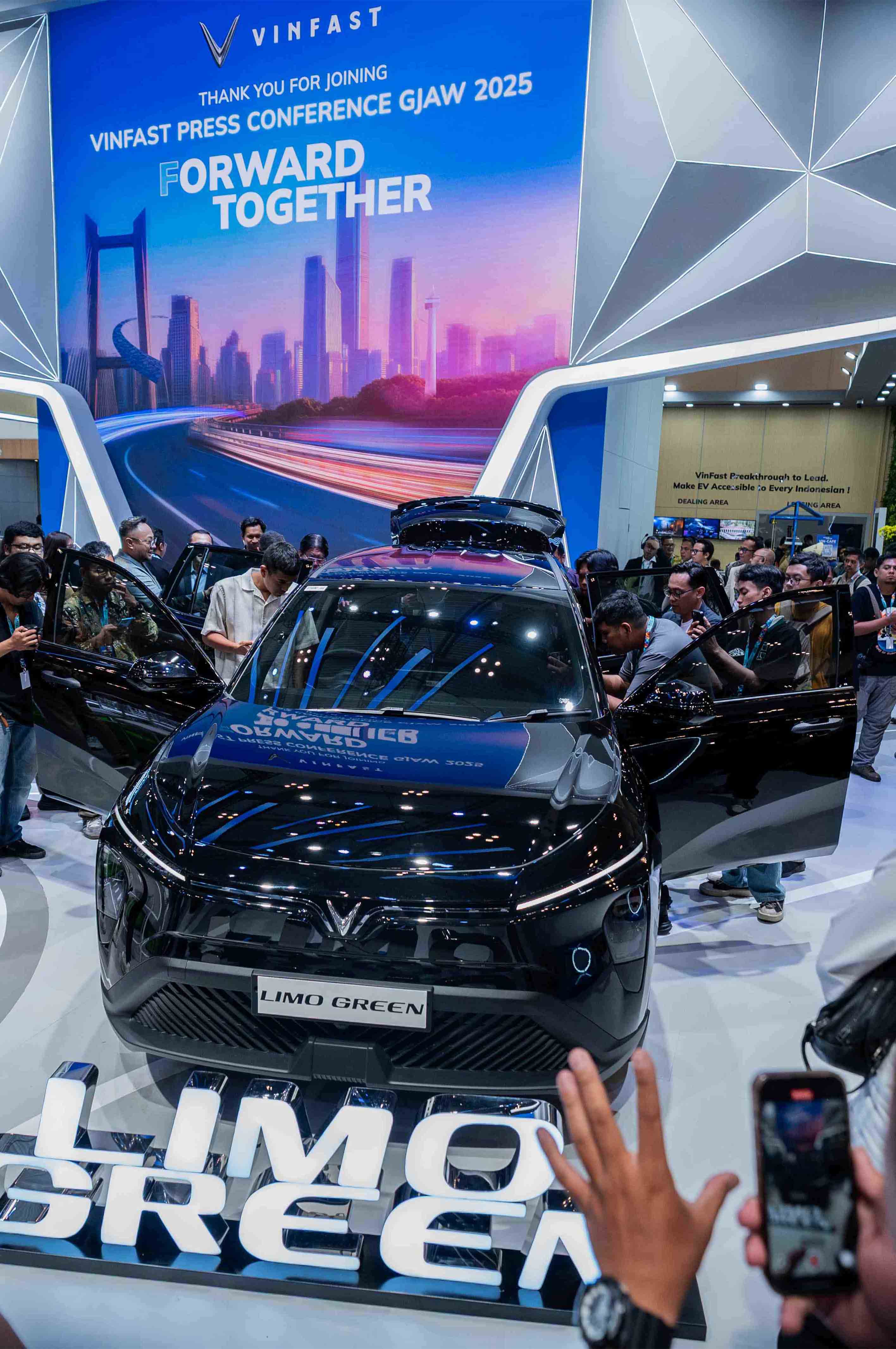 VinFast Limo Green Bisa Pesan di GJAW 2025, Harga Indikatif Rp319 Juta