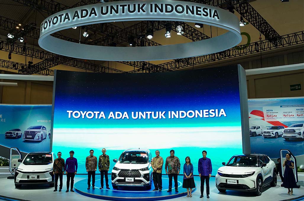 Toyota New Veloz Hybrid EV Jadi Primadona di Perhelatan Otomotif GJAW 2025