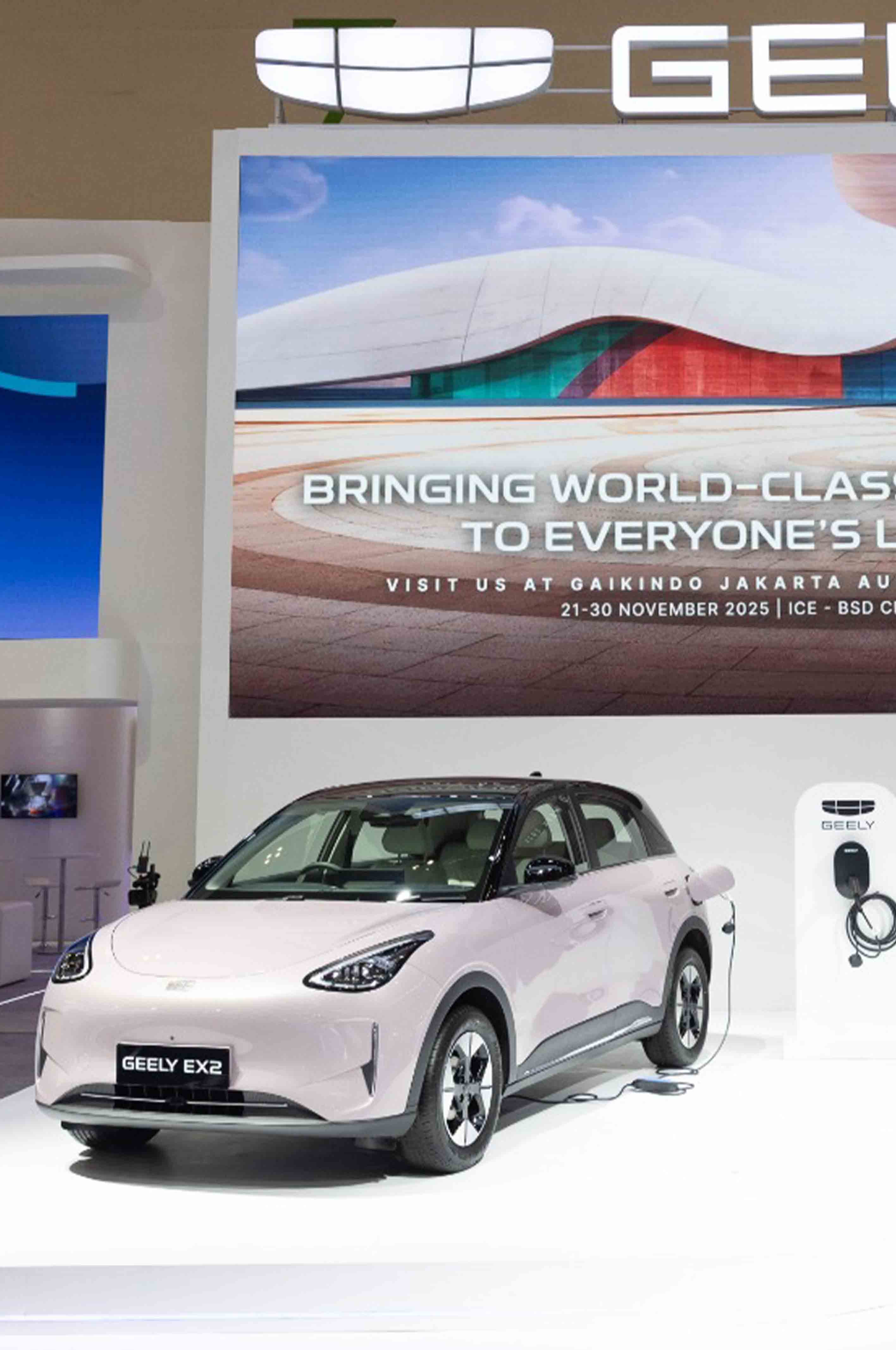 Geely Tampil Perdana di GJAW 2025, Resmi Buka Pre-Book EX2