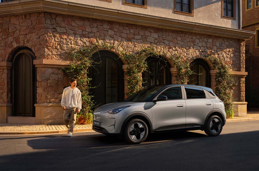 Geely Tampil Perdana di GJAW 2025, Resmi Buka Pre-Book EX2