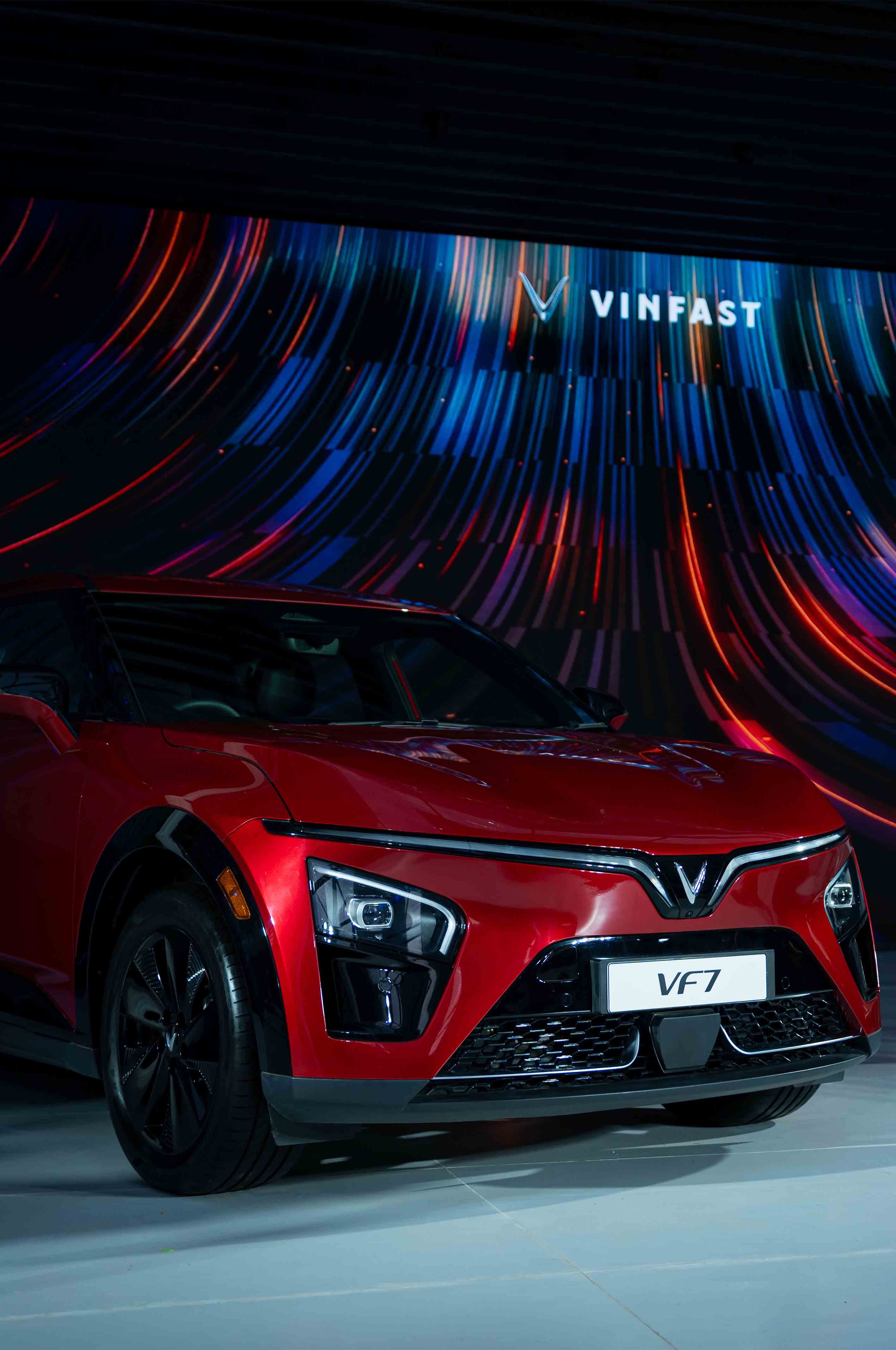 VinFast VF 7 di Mata Aktris Anya Geraldine dan Penyanyi David 'Naif'