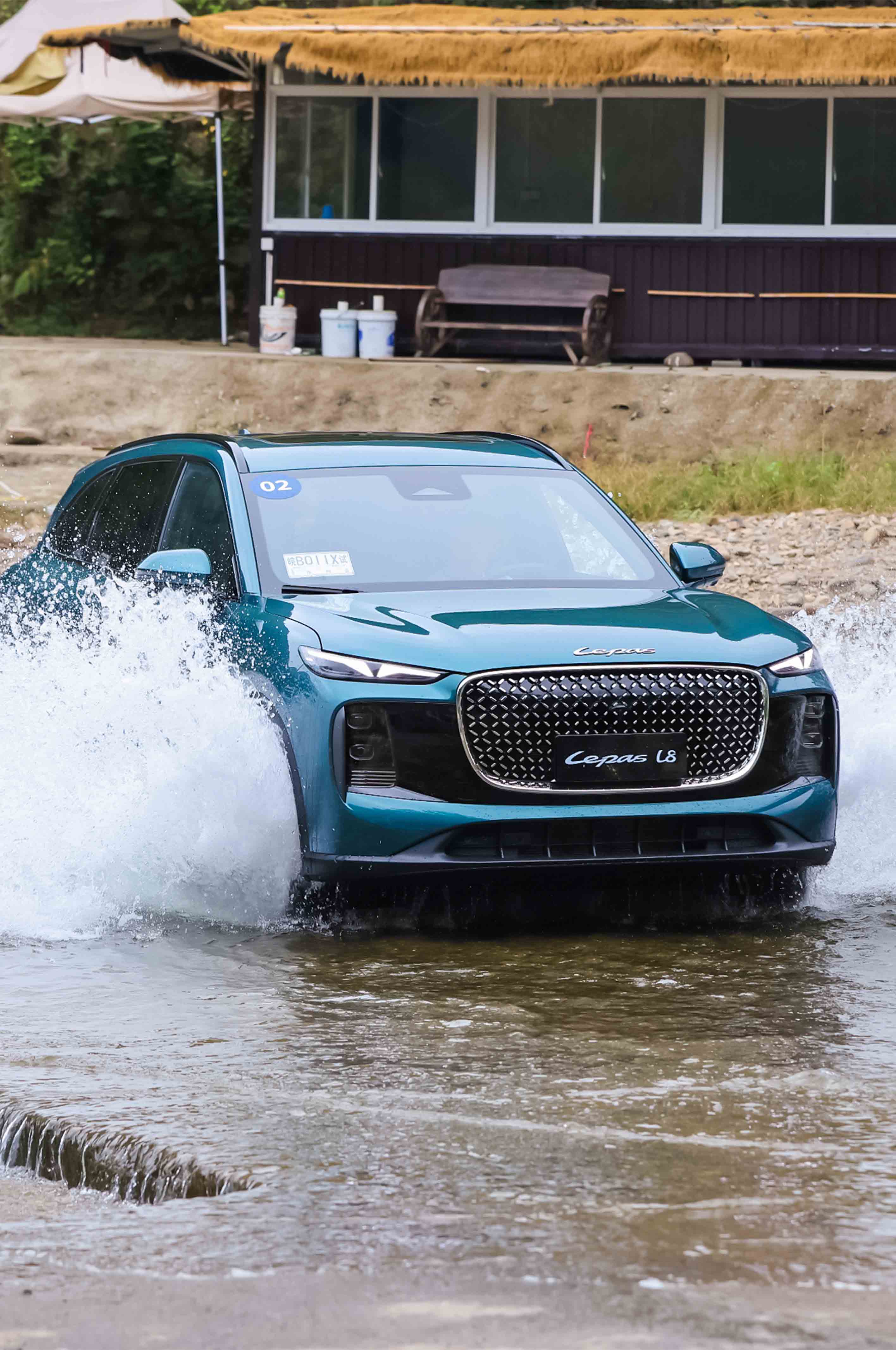 Lepas L8 Dukung Berkendara di Musim Hujan Lewat Teknologi dan Kabin Mumpuni 