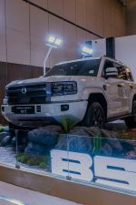 Denza Pamer D9 Sekaligus Debut Perkenalan B5 di Indonesia