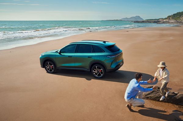 LEPAS L8 PHEV Yakin Kenyamanan Kabin dan Teknologi Premium Bisa Jadi Teman Mudik Menyenangkan