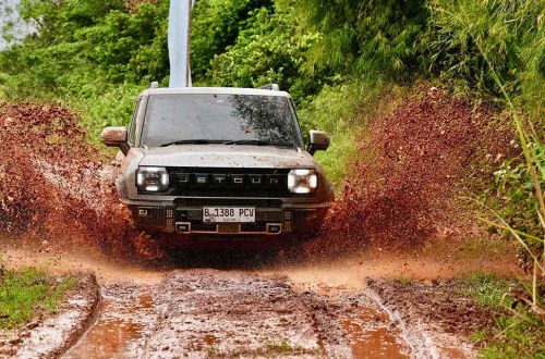Jetour T2 Dirancang Tangguh untuk Berbagai Medan, Unjuk Kekuatan Lewat Atraksi Struktur yang Kokoh