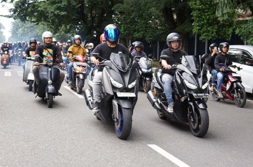 Ipone Gelar Seseruan Bareng Bikers Kota Solo, Cari Ilmu dan Pahala di Bulan Ramadan