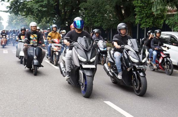 Ipone Gelar Seseruan Bareng Bikers Kota Solo, Cari Ilmu dan Pahala di Bulan Ramadan
